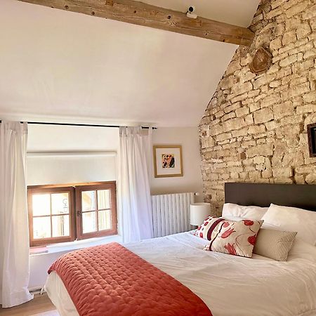 Bed and Breakfast La Cour Des Delices Gigny  Exterior foto
